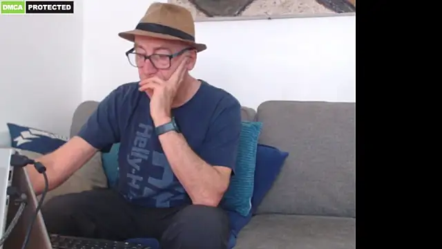 bluedae1 Show in webcam