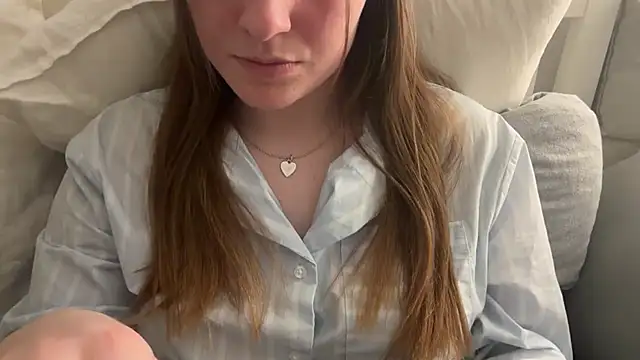 Lucyschickt Chat XXX in diretta