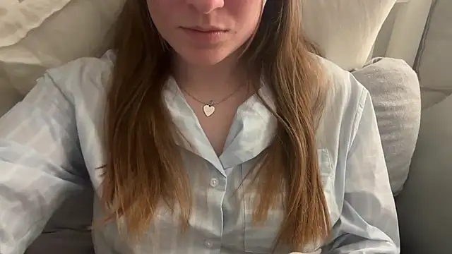 Lucyschickt élő XXX-chatje