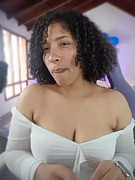 Chat +18 de DannaBerry ao vivo