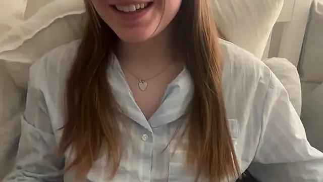 Онлайн чат XXX Lucyschickt