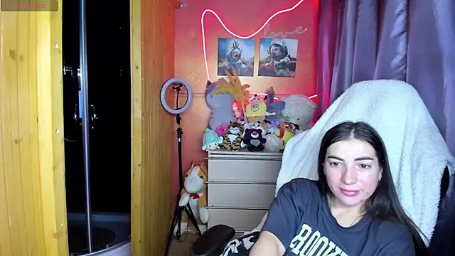 Fiery_Brunette_ Live XXX-Chat