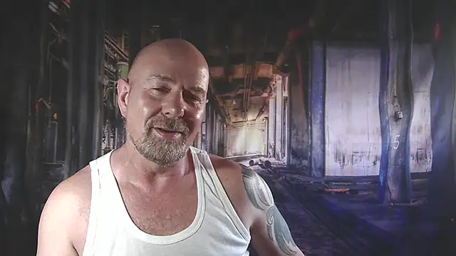 Show modela ManlyPrisonGuy na web-kameri