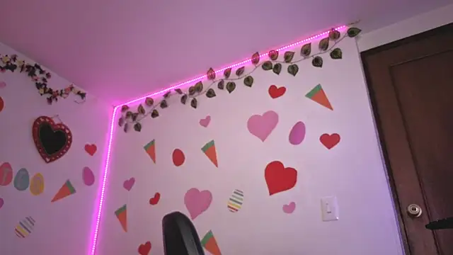 แชท XXX สดของ MiaCollinssx