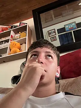 ARON_LUXX: διαδικτυακό σόου στην κάμερα