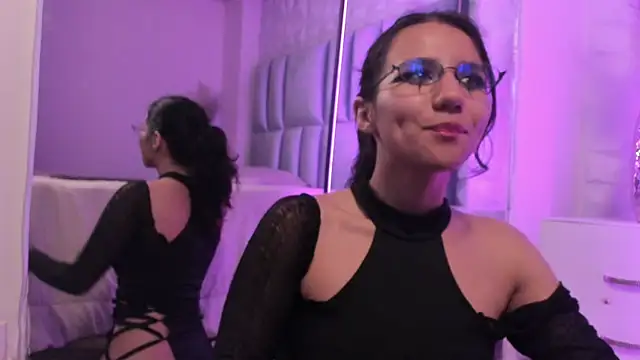 HollyPeach's Live XXX Chat