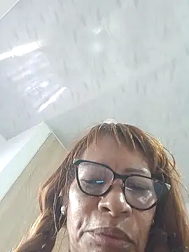 BustyMilf_'s Webcam Show