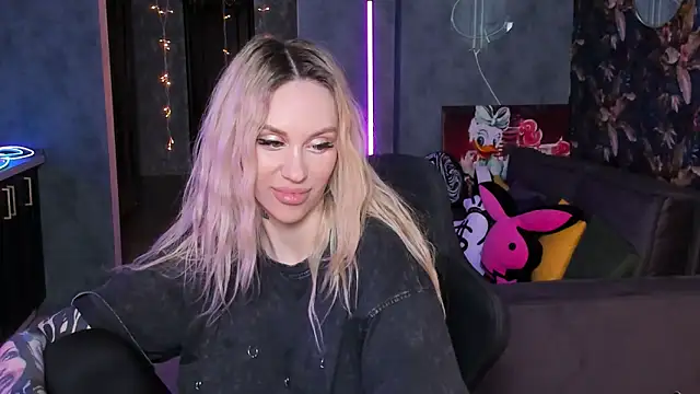 XXX chat uživo modela Blckmirrorr