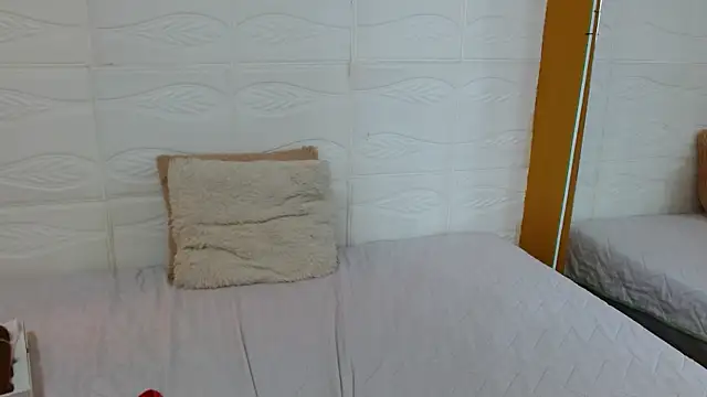 Chat +18 de tinisweet ao vivo