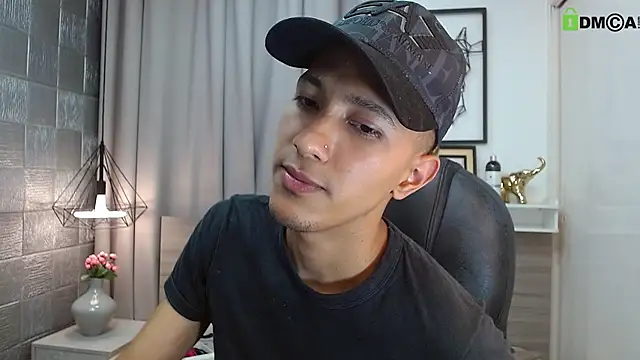 HarolddXL Live XXX Chat