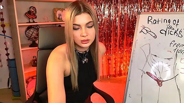 HyileyClark Adlı Modelin Canlı XXX Sohbeti