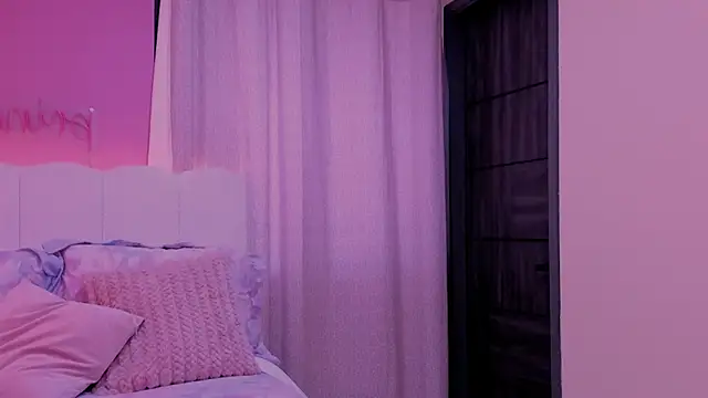 nicole_fiire Adlı Modelin Canlı XXX Sohbeti