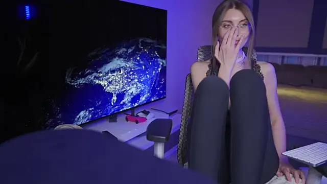 CassiaBlade1 Adlı Modelin Canlı XXX Sohbeti