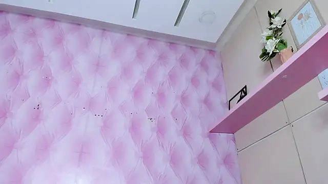 TaniaBellini's Live XXX Chat