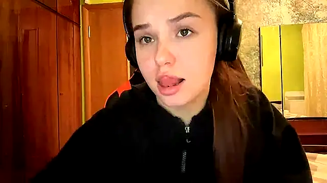 ThedaStrevell Adlı Modelin Canlı XXX Sohbeti