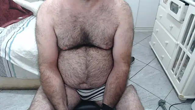 Pertunjukan Kamera Web MysterBearMG