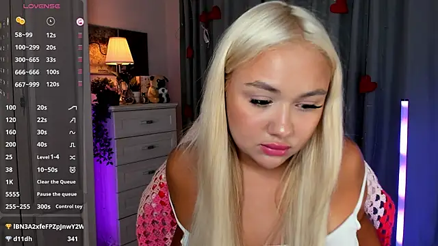 _Loneve__ Adlı Modelin Canlı XXX Sohbeti