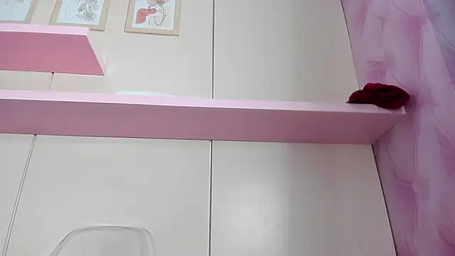 TaniaBellini's Live XXX Chat