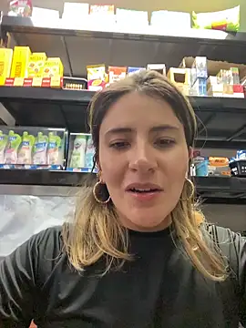 Andrea_19blonde Adlı Modelin Canlı XXX Sohbeti