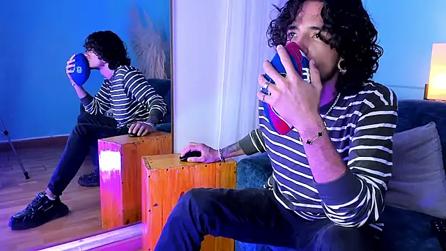 Skinny_Mac: διαδικτυακό σόου στην κάμερα