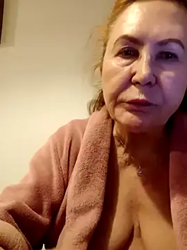 Pokazy przed kamerką – Hottie-Mom