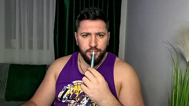 Gold_Alpha_Boy Adlı Modelin Canlı XXX Sohbeti