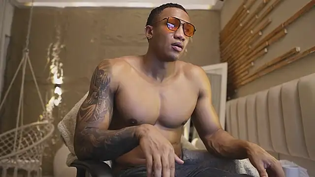 Logan_Varela live XXX chat