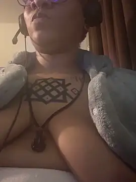 Živý XXX chat nickytheehawtie