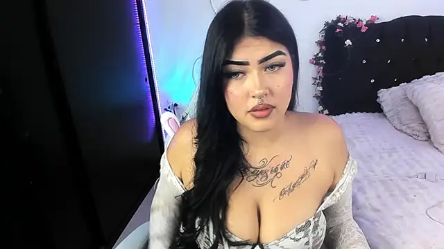 Онлайн чат XXX hollycute__