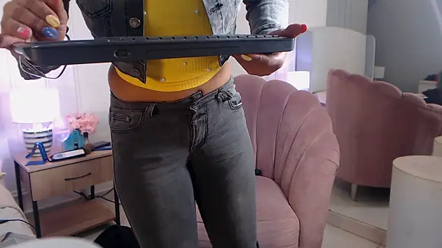 ChantalGarner's Live XXX Chat