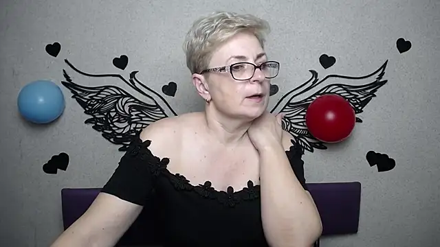 EmiliaGree's Live XXX Chat