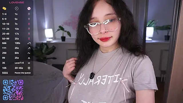 Chat +18 de HannaHayles ao vivo