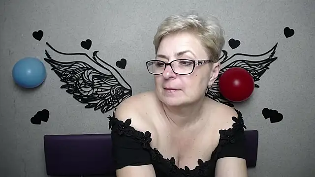 EmiliaGree Chat XXX live