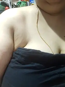 tamilthanushri Chat XXX in diretta