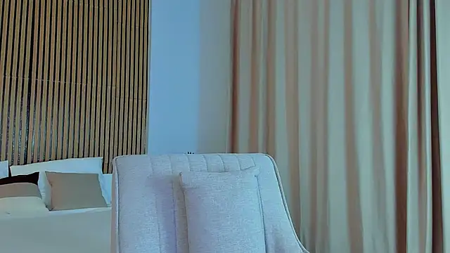 EmeraldGlow live XXX chat