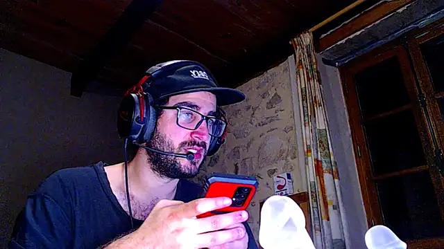 young_bear06 Show Webcam