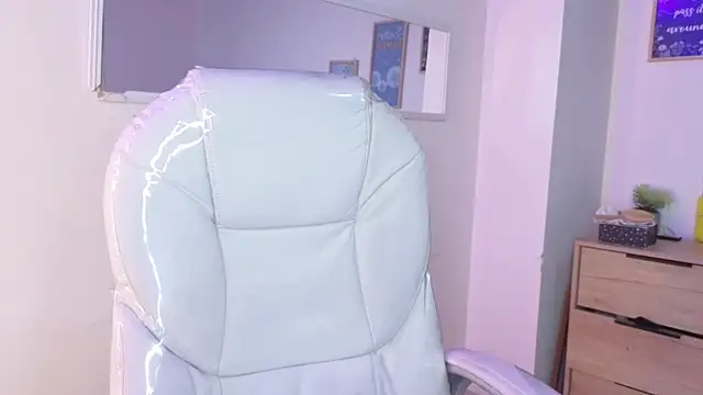 Chat +18 de bluee_hazell ao vivo