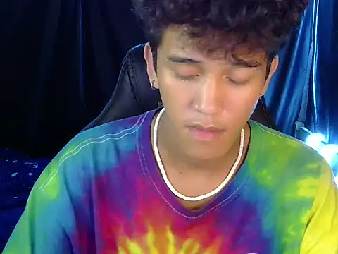 Chat XXX en directo de hugekenbigcock