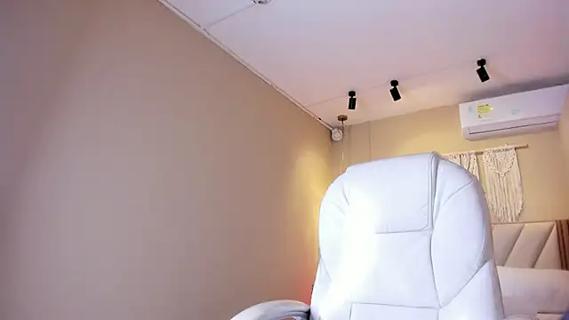 NahimiThompson 即時 XXX 聊天