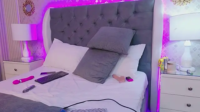 TaniaBlaze: онлайн-секс-чат