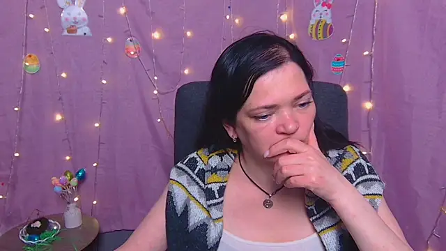 LauraFinn 即時 XXX 聊天