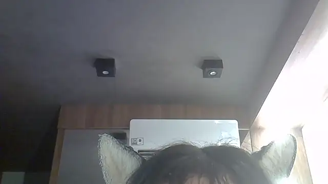 SkinnyKitten live XXX chat