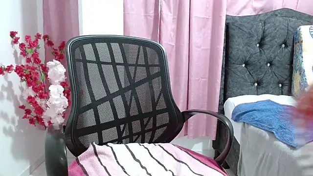 Rebecca_Milf élő XXX-chatje