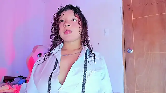 Emily_Coper18: онлайн-секс-чат