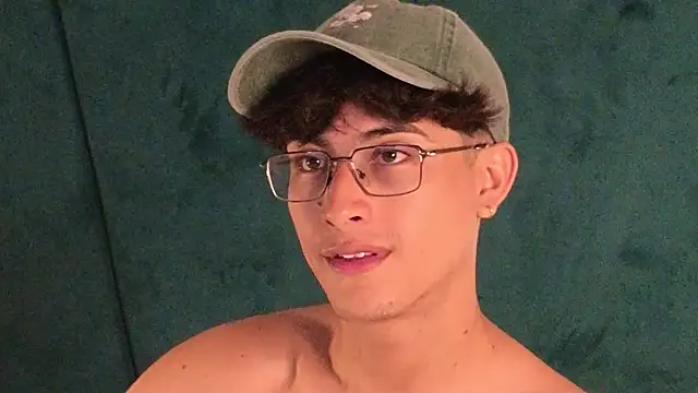 Aaron_Eze – Naživo XXX chat