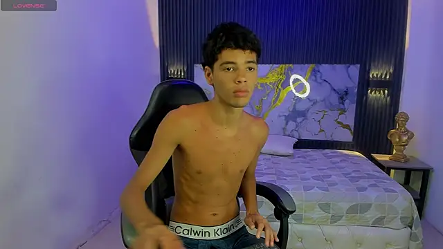 Dark_Desiree18 Chat XXX in diretta