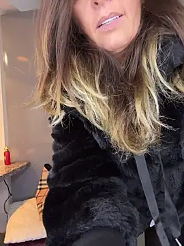 DivineAmely Chat XXX in diretta