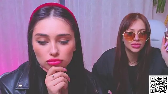 Sofia_Plump élő XXX-chatje