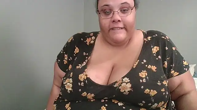 SexyBBW10790's Webcam Show