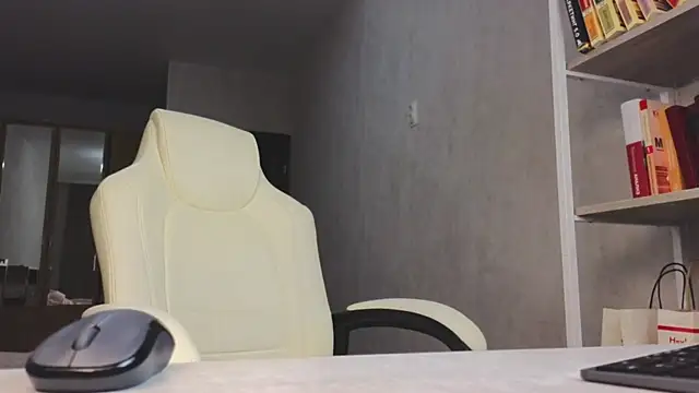 Chat +18 de Marietta_Castro ao vivo